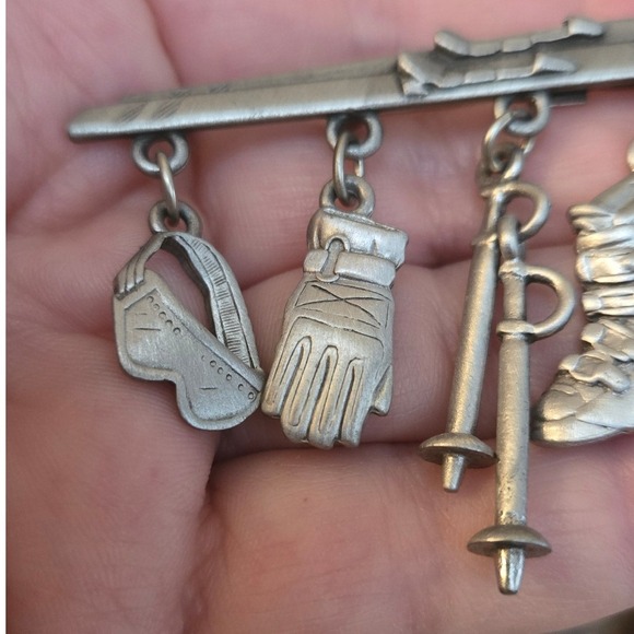 JJ Pewter Skiing Charm Brooch w/ Matching Earrings Vintage - Picture 4 of 8